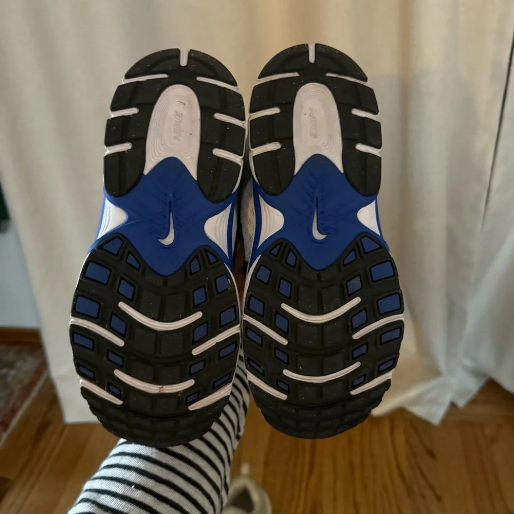 Nike Bundle (3 Pairs) – Size 1Y + 1.5Y | V2K Run | Vomero 5 - Picture 10 of 15